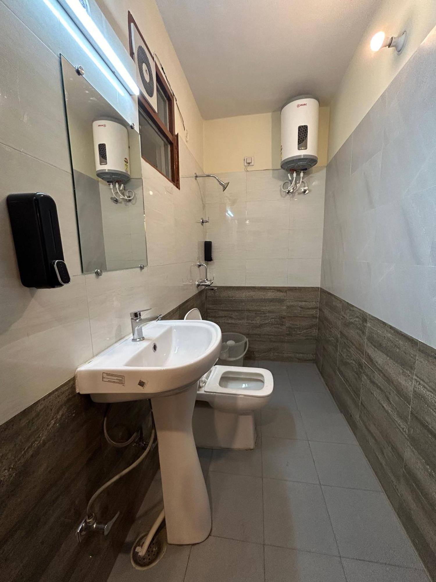 Hotel Royal Orbit By Arony Hospitality Dehradun Eksteriør billede
