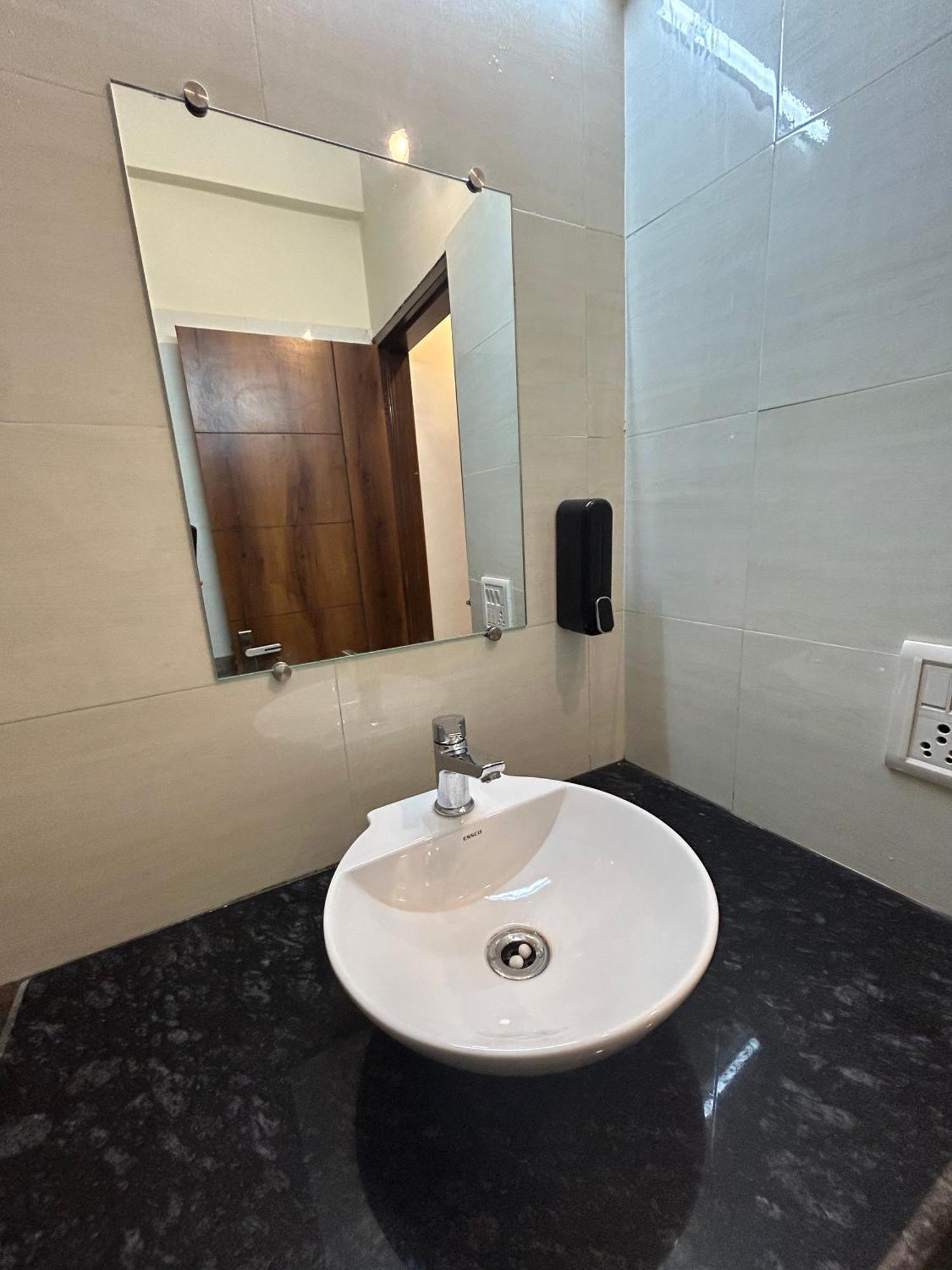 Hotel Royal Orbit By Arony Hospitality Dehradun Eksteriør billede