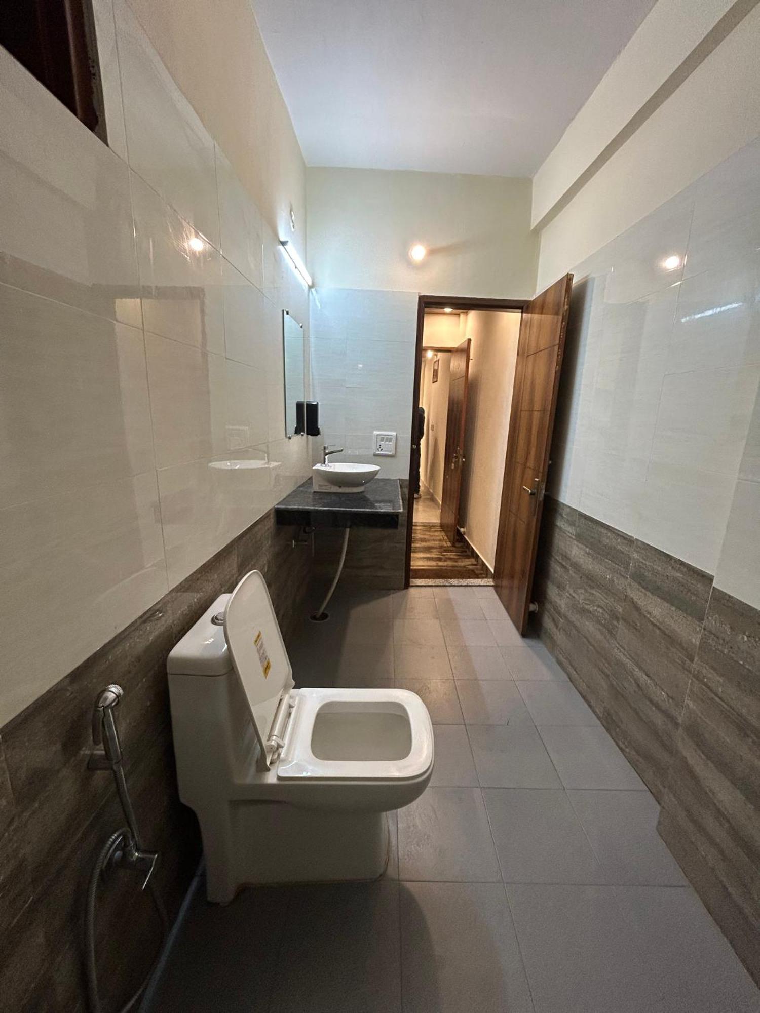 Hotel Royal Orbit By Arony Hospitality Dehradun Eksteriør billede