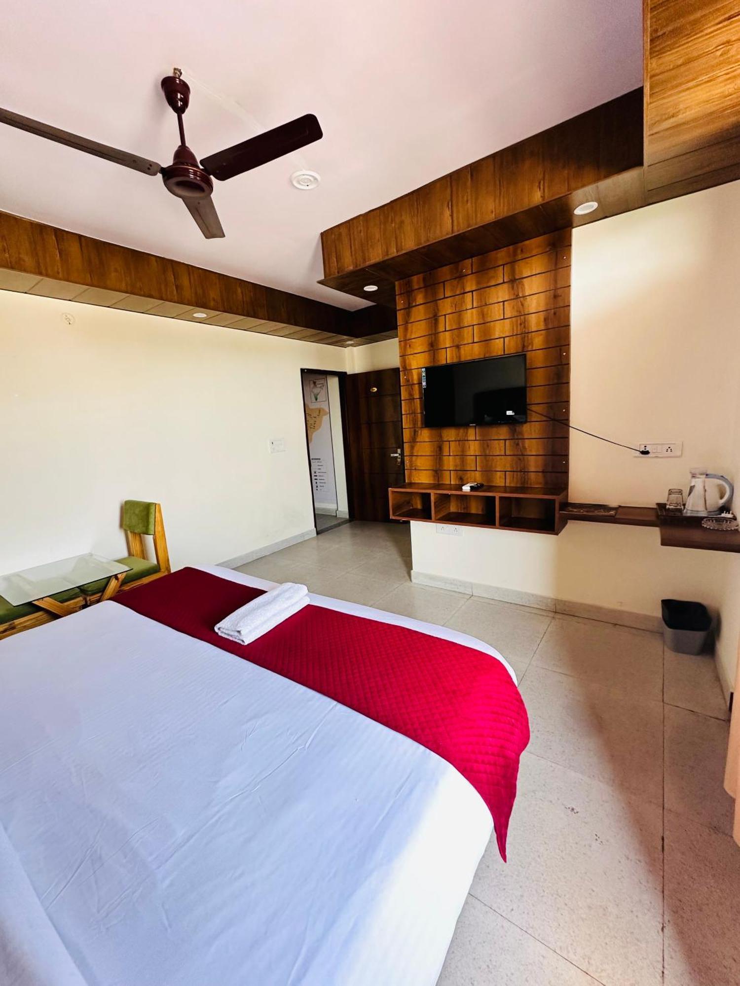 Hotel Royal Orbit By Arony Hospitality Dehradun Eksteriør billede