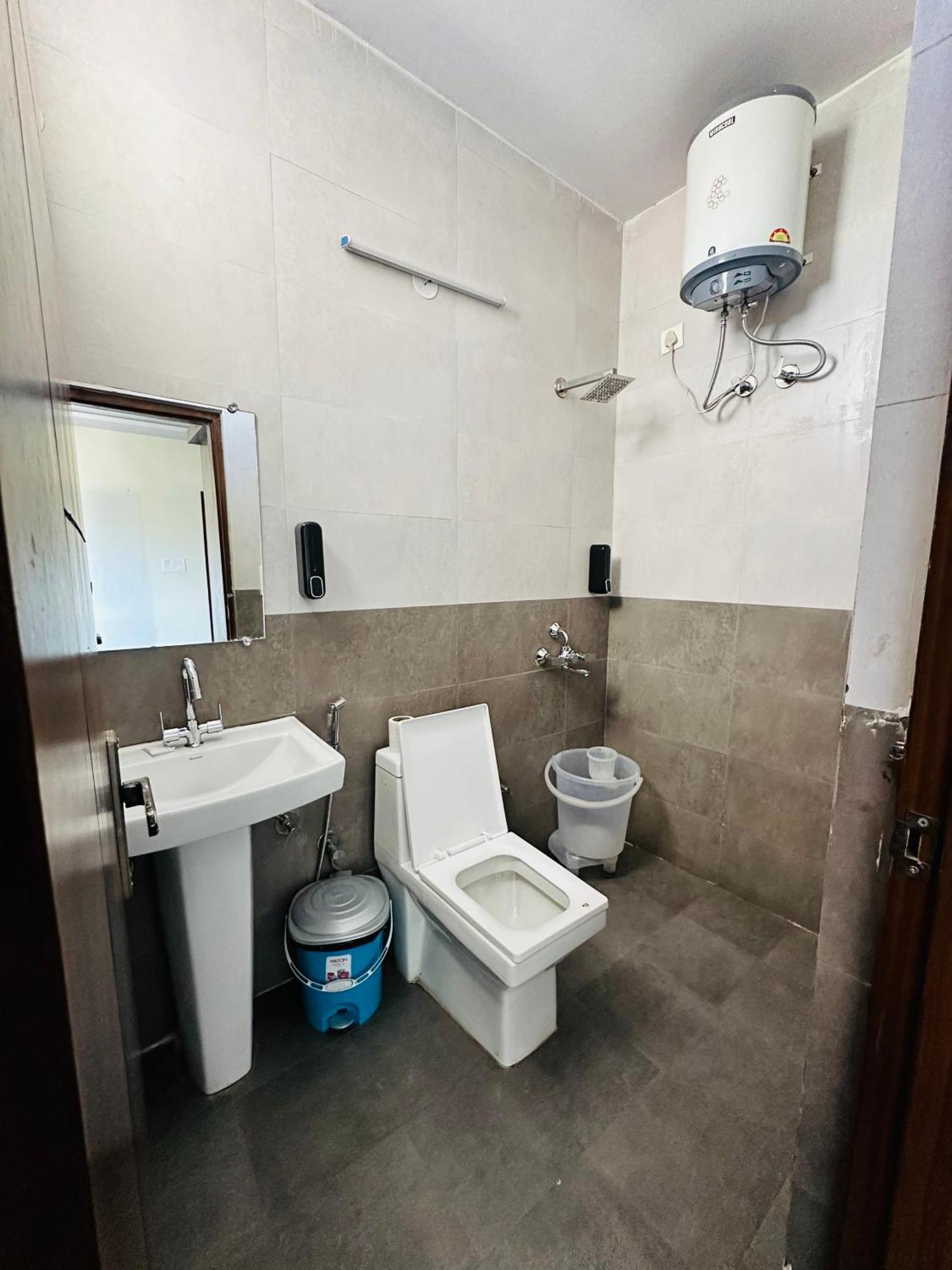 Hotel Royal Orbit By Arony Hospitality Dehradun Eksteriør billede
