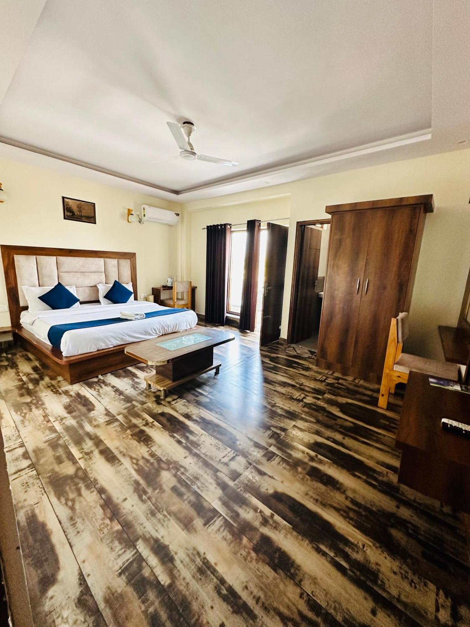 Hotel Royal Orbit By Arony Hospitality Dehradun Eksteriør billede